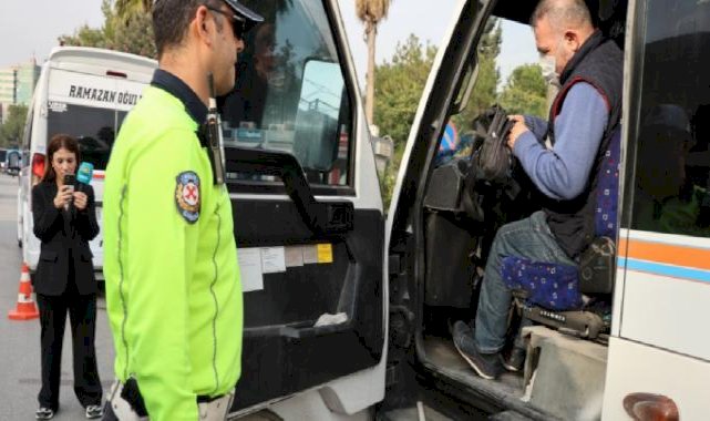 Adana'da gereksiz korna çaldığı için ceza kesilen minibüsçü çileden çıktı