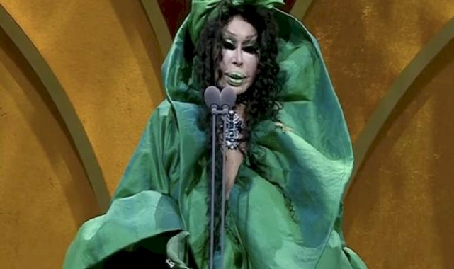 Bülent Ersoy, son giydiği kostümle marula benzetildi! Son hali alay konusu oldu