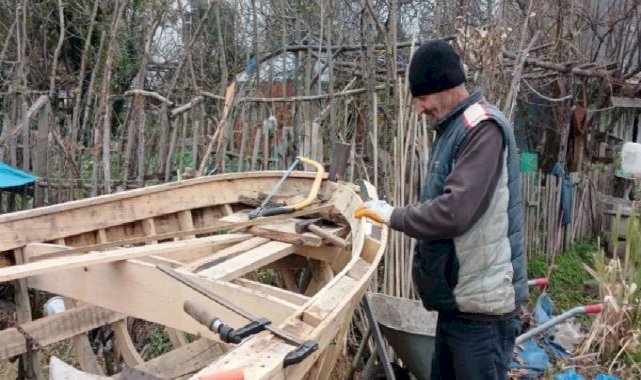 Düzce'de 35 yıldır kayık yapıyor