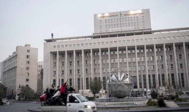 Esad rejiminin devrilmesi sonrası, Şam'daki cumhurbaşkanlığı sarayına girildi