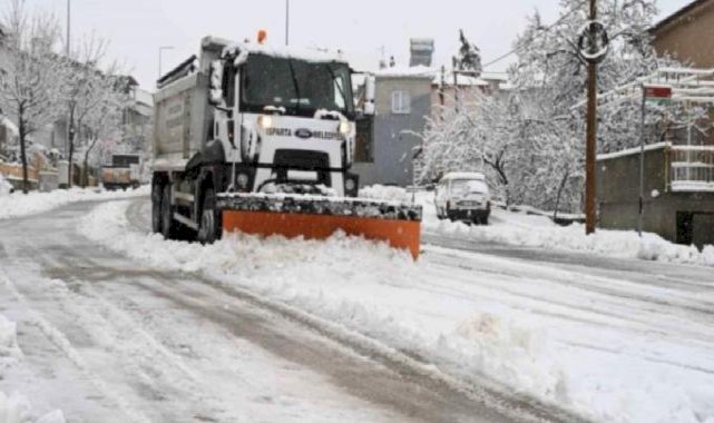 Isparta'da kar yağışı nedeniyle okullarda 1 günlük tatil
