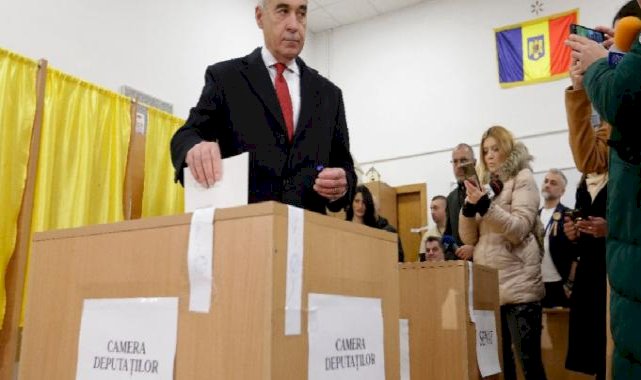 Romanya'da genel seçim heyecanı devam ediyor: Halk sandık başında