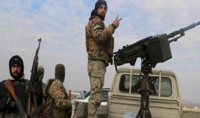 Tel Rıfat'ta Suriye Milli Ordusu'na katılan Suriyeli gençler: Gelin, bizimle birlikte savaşın