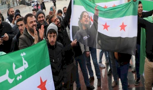 Türkiye'de bulunan Suriyeliler, Esad rejiminin devrilmesini kutluyor