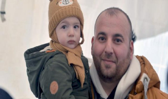 Yıllardır görmediği babası için Cilvegözü Gümrük Kapısı’ndan geçmeyi bekliyor