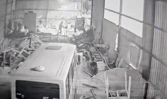 Zonguldak'ta çalıştığı atölyeye minibüs ile daldı