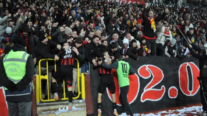 Taraftar rekoru kırıldı! Eskişehirspor, liderlik koltuğuna oturdu