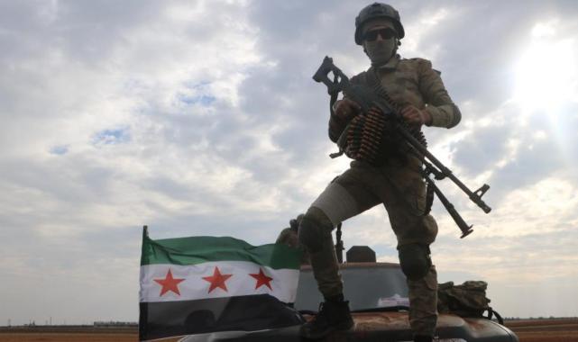 Tel Rıfat'ta Suriye Milli Ordusu'na katılan Suriyeli gençler: Gelin, bizimle birlikte savaşın