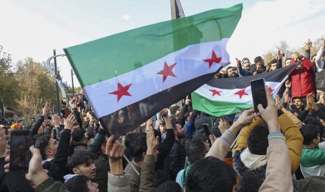 Türkiye'de bulunan Suriyeliler, Esad rejiminin devrilmesini kutluyor