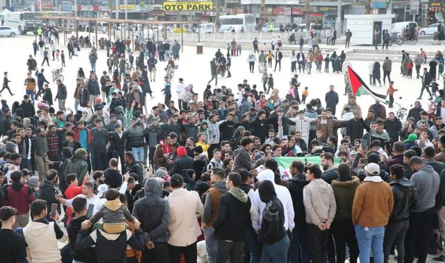 Türkiye'de bulunan Suriyeliler, Esad rejiminin devrilmesini kutluyor