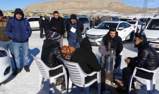 Van’da yüksek model araçlar cep yakarken, düşük modele rağbet yok