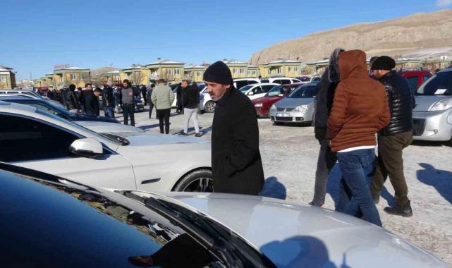 Van’da yüksek model araçlar cep yakarken, düşük modele rağbet yok