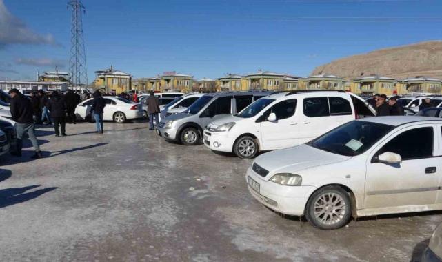 Van’da yüksek model araçlar cep yakarken, düşük modele rağbet yok