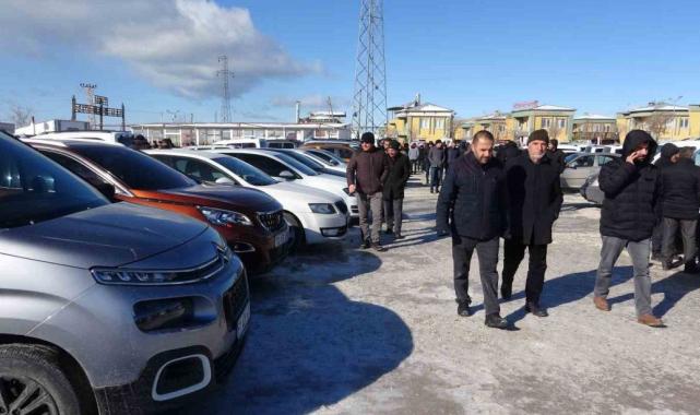 Van’da yüksek model araçlar cep yakarken, düşük modele rağbet yok