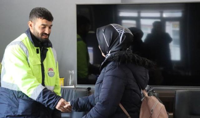 Yalova'da temizlik görevlisi bulduğu cüzdanı sahibine teslim etti