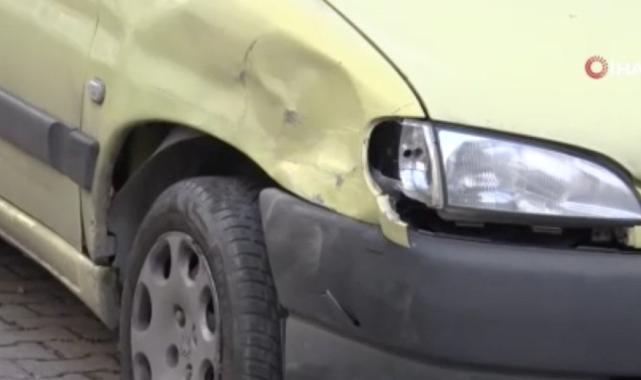 17 yaşındaki ehliyetsiz sürücü 8 araca çarparak durabildi