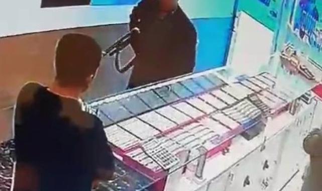 Adana'da borcunu ödemek için kuyumcuyu soymaya çalıştı: Yakalandı