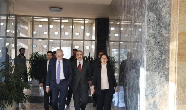 Ankara'da siyaset gündemi oldukça yoğun: AK Parti ve DEM heyeti bugün görüşüyor