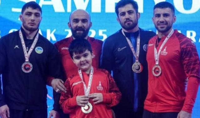 Ankara’dan Sakarya'ya gümüş madalyayla döndü