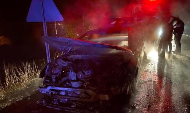 Antalya-Isparta karayolunda seyir halindeki otomobil alev aldı