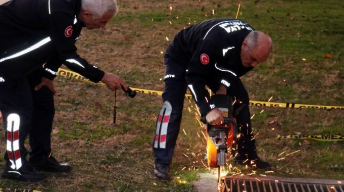 Antalya&#039;da kanalizasyondan &#039;çocuk sesi&#039; gelince ekipler harekete geçti
