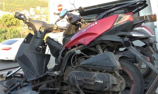 Antalya'da motosiklet sürücüsü kırmızı ışıkta geçen tıra çarptı