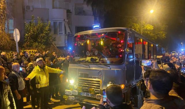 Antalya'da vefat eden Ferdi Tayfur, şarkılarıyla uğurlandı