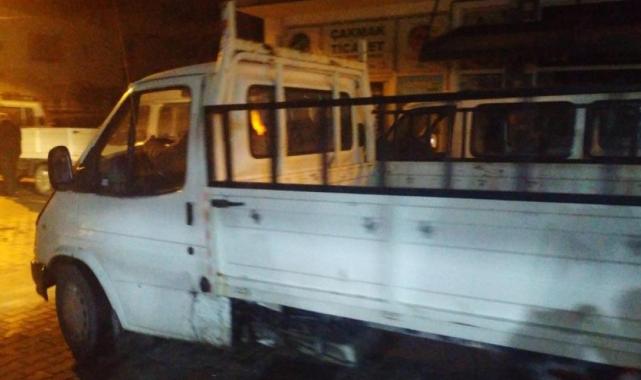 Aydın'da kamyonetle çarpışan otomobil kullanılamaz hale geldi