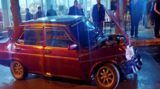 Aydın'da kamyonetle çarpışan otomobil kullanılamaz hale geldi