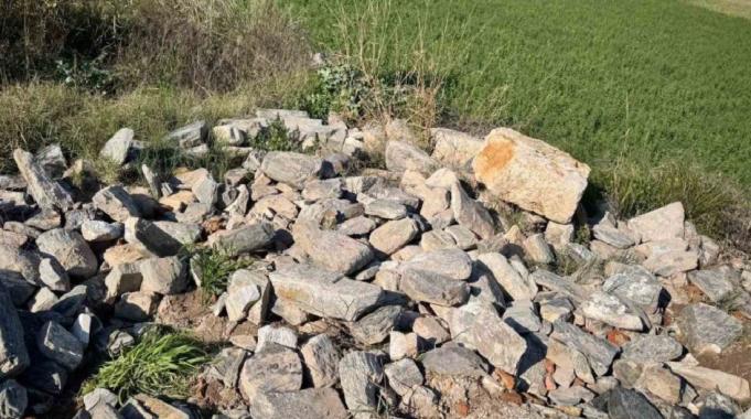 Aydın&#039;da tarihi taşları toplayan şüpheliler jandarmaya yakalandı