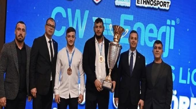 Balıkesirli pehlivanlara ödül