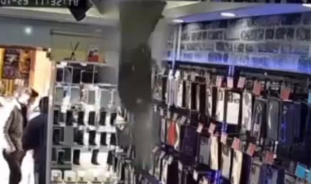 Bartın'da iş yerinin tavanı çöktü