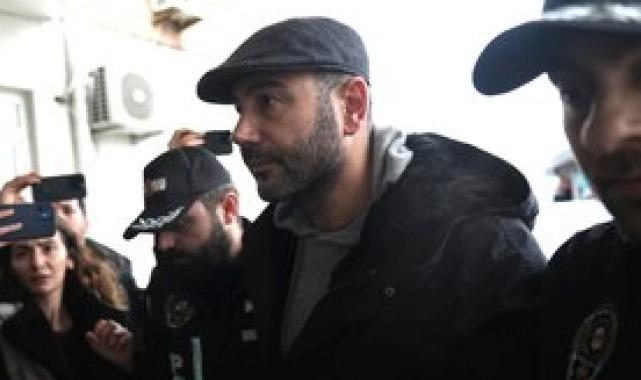 Beşiktaş Belediyesi önünde "Cumhurbaşkanı İmamoğlu" sloganları