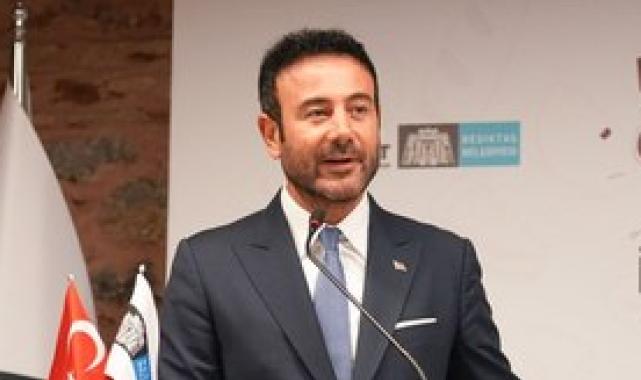 Beşiktaş Belediyesi önünde "Cumhurbaşkanı İmamoğlu" sloganları