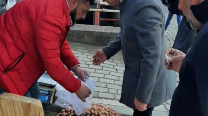 Bilecik'te ceviz satıcısının oyunu kısa sürede ortaya çıktı: Tamamı çürük veya boş çıktı