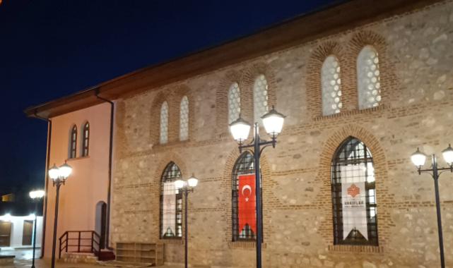 Bilecik'te tarihi camii 2 yıl sonra yeniden ibadete açıldı