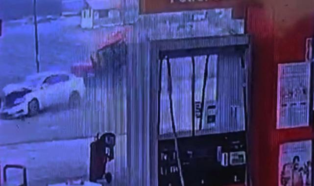 Bolu'da traktörle otomobilin çarpıştığı kaza kameraya yansıdı