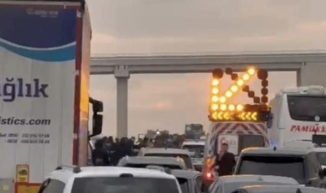 Bursa İzmir otobanında kaza sonrası yol trafiğe kapandı