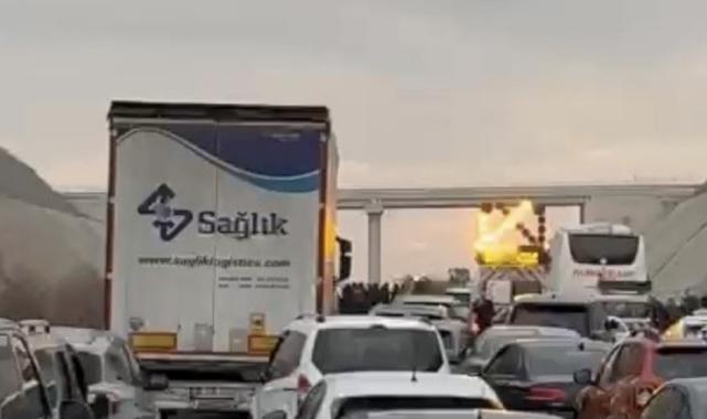 Bursa İzmir otobanında kaza sonrası yol trafiğe kapandı