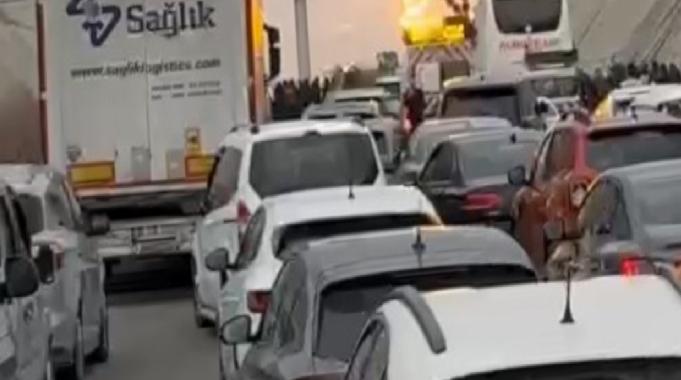 Bursa İzmir otobanında kaza sonrası yol trafiğe kapandı