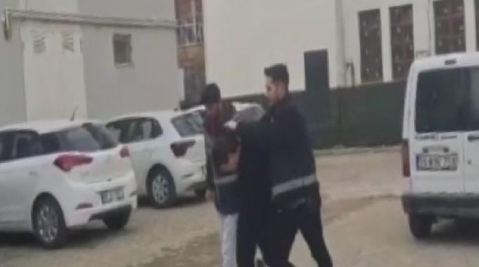 Bursa'da altınları çalan sahte yüzbaşı polisler tarafından enselendi