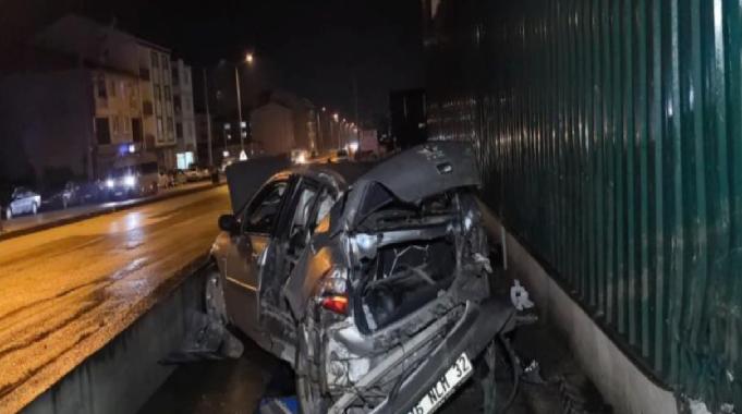 Bursa'da bıçaklı kavga sonrası kaçan şüpheliler kaza yaptı: 1 ölü