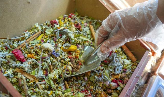 Bursa'da havaların soğuması kış çaylarına talebi artırdı