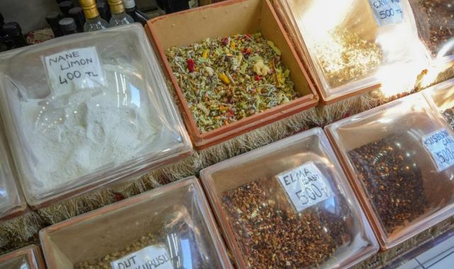 Bursa'da havaların soğuması kış çaylarına talebi artırdı