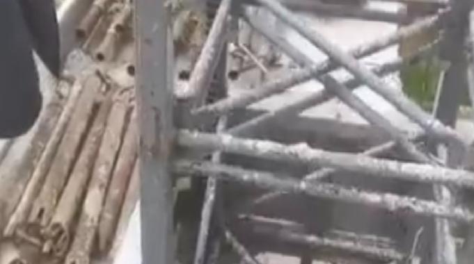 Bursa&#039;da işçinin çıktığı iskele çöktü