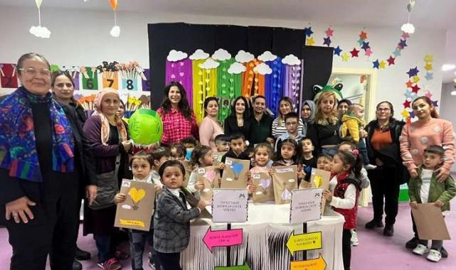 Çocukların karne heyecanına ortak oldular