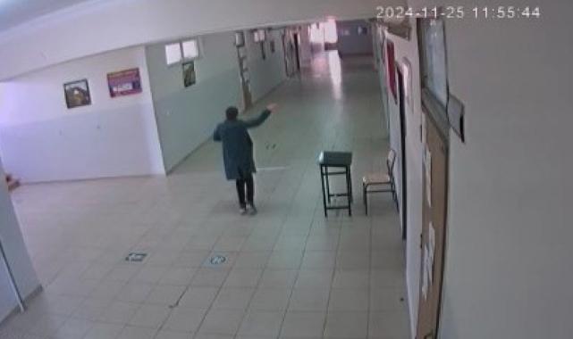 Nöbetçi öğrencinin koridorda halay çekmesi kameralara yansıdı
