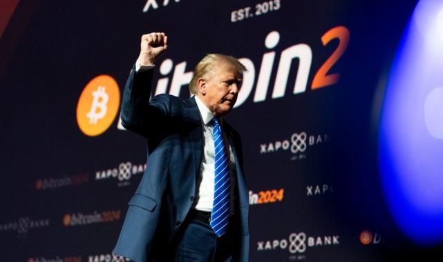 Donald Trump'ın 5 metrelik heykeli yaptırıldı