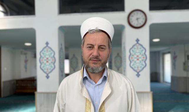 Düzce'de camide ağırlanan yabancı turist, o anları sosyal medya hesabından paylaştı