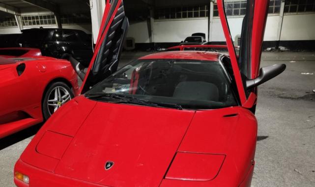 Esad ailesinin milyonlarca dolarlık lüks araçları